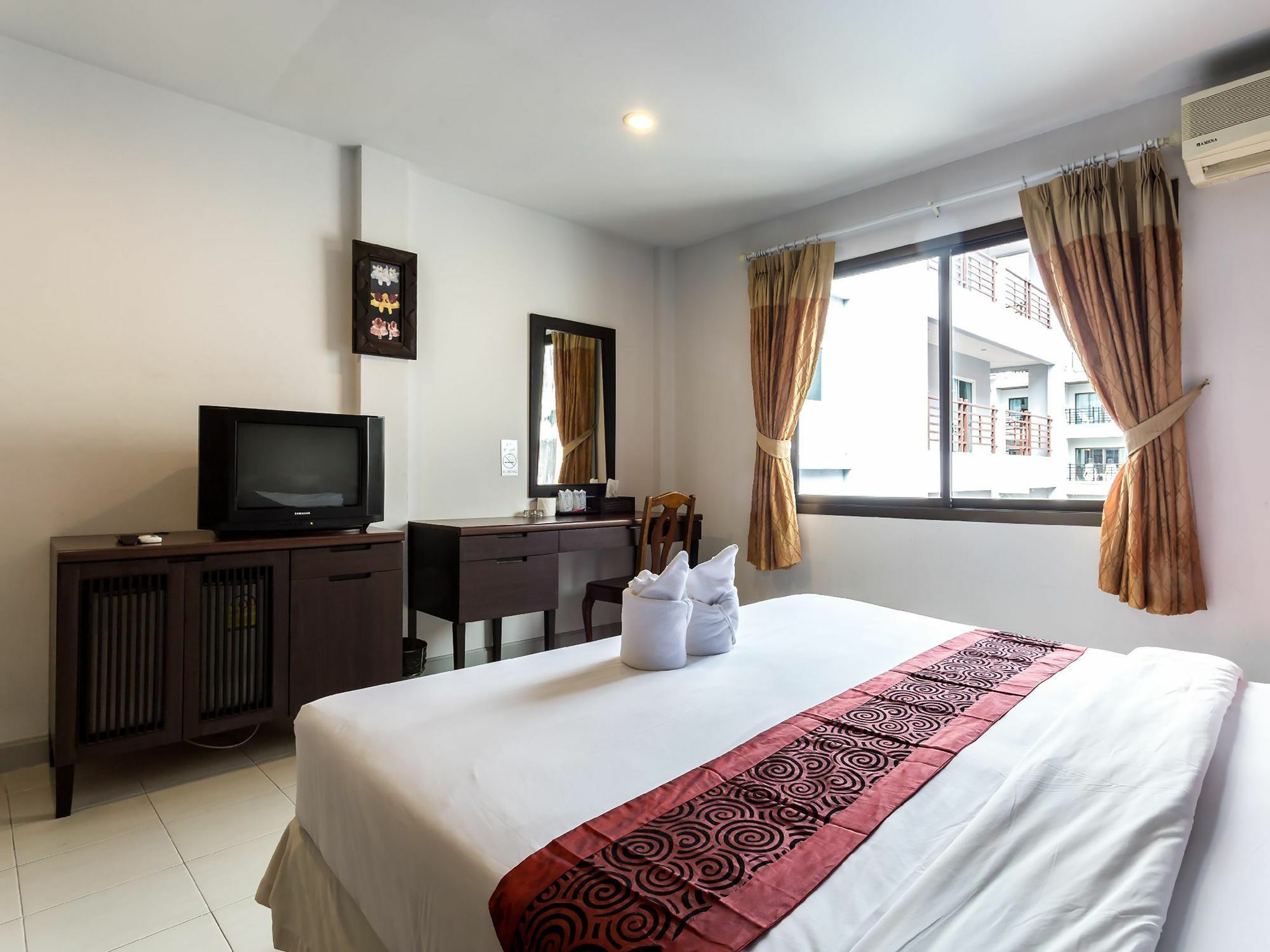 Готель Sino House Patong Екстер'єр фото